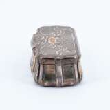 Vienna. SMALL SILVER TABATIERE WITH ROCAILLE DECORATION - photo 3
