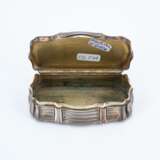 Vienna. SMALL SILVER TABATIERE WITH ROCAILLE DECORATION - photo 4