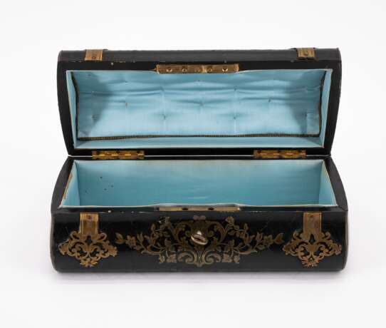 Wohl England. ELONGATED WOOD CASKET WITH BRASS FITTINGS AND GEOMETRIC VENEER - фото 5