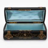 Wohl England. ELONGATED WOOD CASKET WITH BRASS FITTINGS AND GEOMETRIC VENEER - фото 5