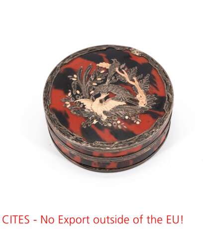 Wohl England. TORTOISESHELL TABATIERE WITH HUNTING MOTIF - photo 1