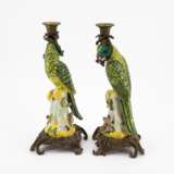 France. PAIR OF EXTRAORDINARY PORCELAIN CANDLESTICKS WITH PARROTS - фото 3