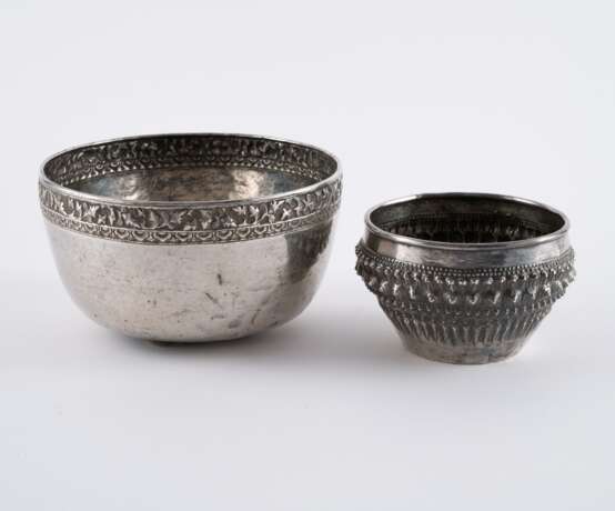ENSEMBLE OF SIX SILVER BOWLS AND TWO BOXES - photo 3