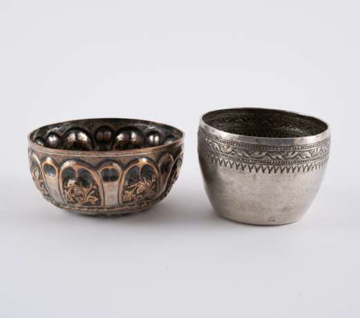 ENSEMBLE OF SIX SILVER BOWLS AND TWO BOXES - photo 9