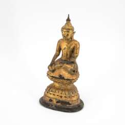 Buddha Shakyamuni auf Lotosthron