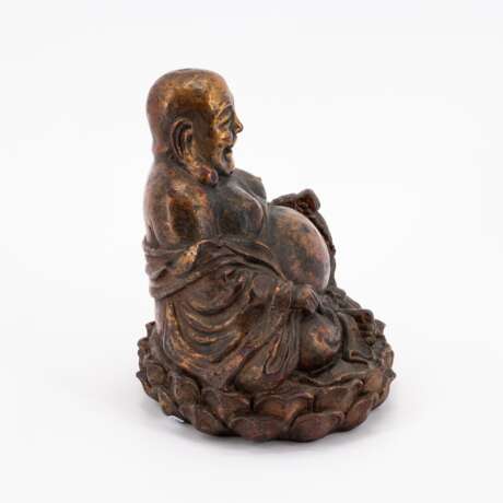 IRON FIGURE OF A SEATED, LAUGHING GOD OF LUCK BUDAI - photo 4