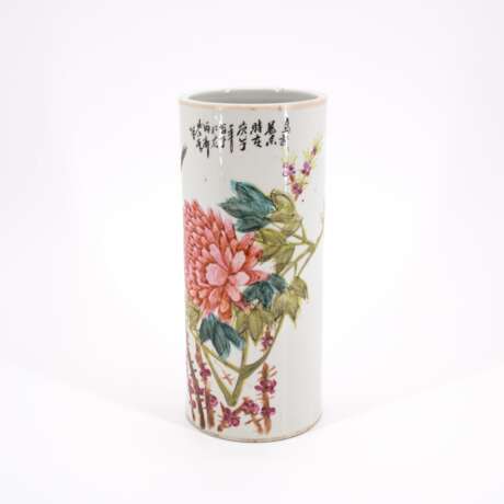 PORCELAIN VASE FAMILLE ROSE DECORATED WITH PEONIES - photo 1