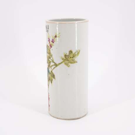 PORCELAIN VASE FAMILLE ROSE DECORATED WITH PEONIES - photo 2