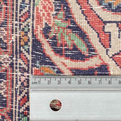 Orientteppich. 20. Jahrhundert, ca. 170x110 cm. - photo 4