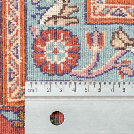 Orientteppich. 20. Jahrhundert, ca. 237x193 cm. - фото 4
