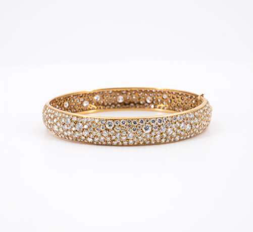 Van Cleef & Arpels. Crowned-Diamond-Bangle - photo 3