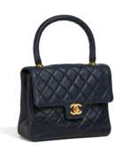 Kleidung und Accessoires. Chanel. Timeless Mini Square