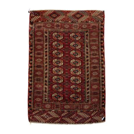 Orientteppich. TURKMENISTAN, um 1900, ca. 160x103 cm. - photo 1