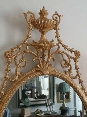 An elegant George III giltwood and carton-pierre oval pier glass late 18th Century Gilding Rococo 119 - photo 3
