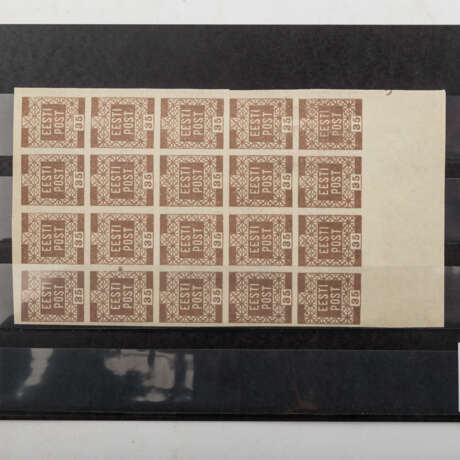 Estland 1919 - 1924: 35 P (MiNr. 3F) im postfrischen 20er-Block, doppelseitig bedruckt. - фото 2