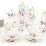 Ludwigsburg coffee, tea and dinner service with floral decoration - photo 4