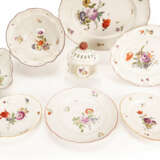 Ludwigsburg serving dish with flower painting - photo 3