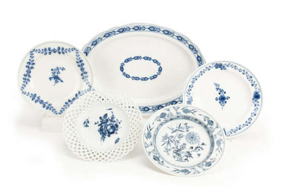 Meissen plate and large serving platter with blue painting - photo 1