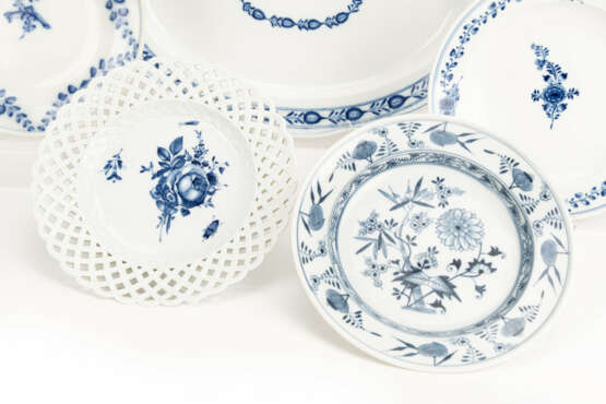 Meissen plate and large serving platter with blue painting - photo 2