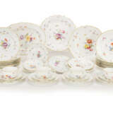 Meissen service pieces 'Neubrandenstein with flowers and insects' - photo 1