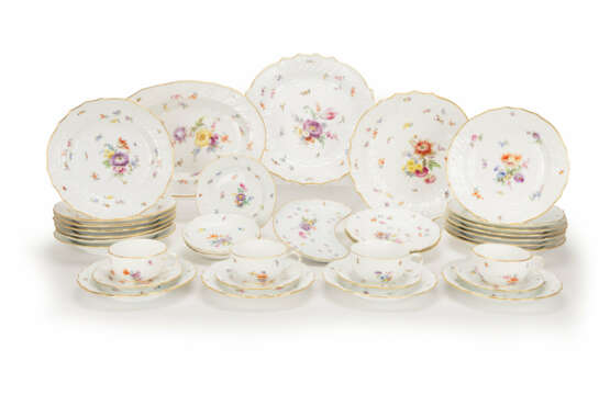 Meissen service pieces 'Neubrandenstein with flowers and insects' - photo 1