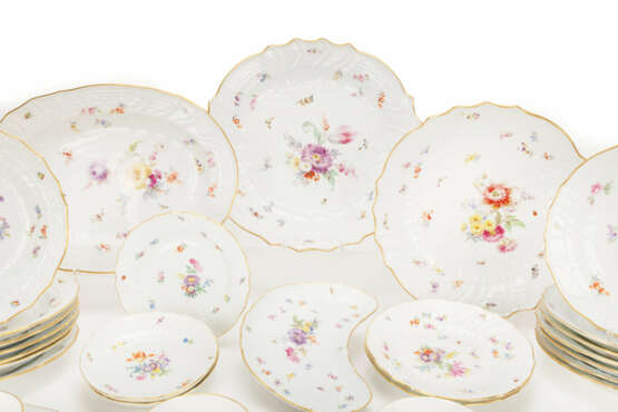 Meissen service pieces 'Neubrandenstein with flowers and insects' - фото 3