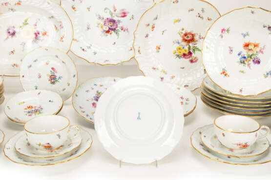 Meissen service pieces 'Neubrandenstein with flowers and insects' - фото 4