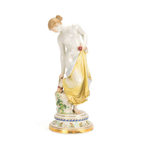Meissen figurine 'After the bath' - фото 1