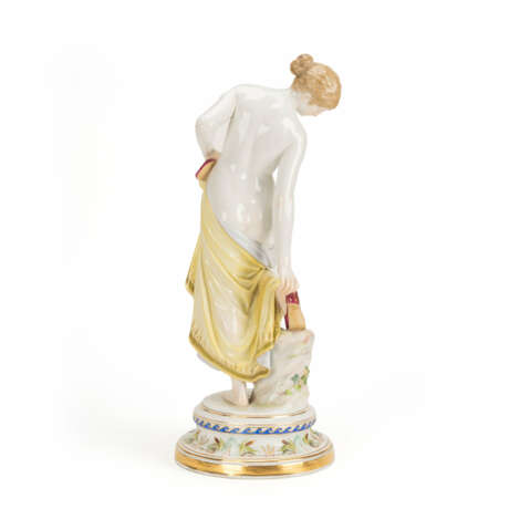 Meissen figurine 'After the bath' - фото 3