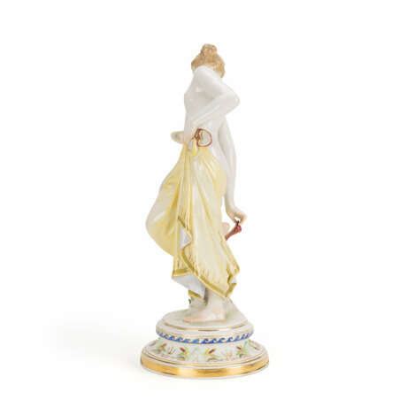 Meissen figurine 'After the bath' - фото 4