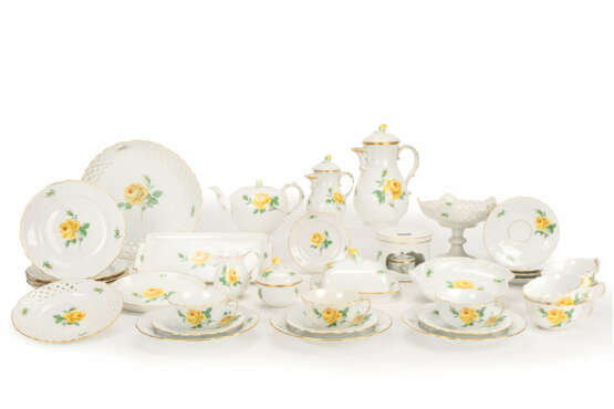Meissen coffee and tea service 'Yellow Rose' - фото 1