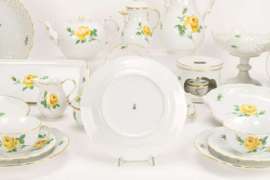 Meissen coffee and tea service 'Yellow Rose' - фото 6