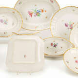 KPM dinner service with floral and insect decoration - photo 9