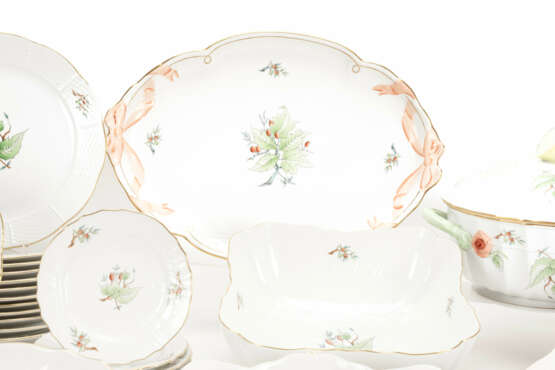 Herend 'Rosehip' dinner service - photo 3