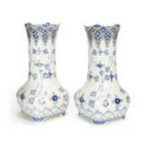 Royal Copenhagen pair of large 'Musselmalet' vases - фото 2
