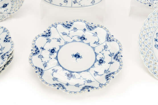Royal Copenhagen 'Musselmalet' bowls and plates - photo 2