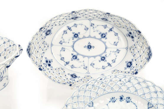 Royal Copenhagen 'Musselmalet' bowls and plates - photo 4