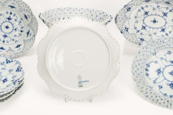 Royal Copenhagen 'Musselmalet' bowls and plates - photo 5