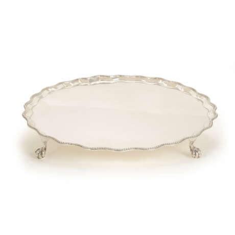A George III silver tray with feet - photo 1
