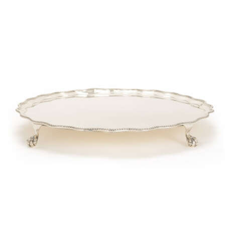 A George III silver tray with feet - photo 2