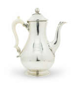 Argenterie. Silver coffee pot with leg handle