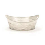 Silver basket with pearl frieze rim - фото 2