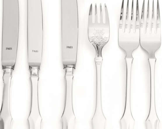 Robbe & Berking 'Old Copenhagen' silver dinner set and mahogany cutlery tray - photo 3