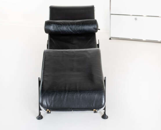Cassina chaise longue 'LC4', design by Le Corbusier - фото 3