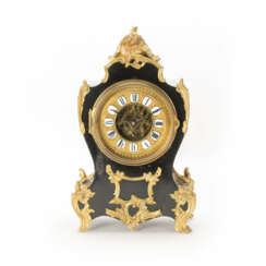Mantel clock with visible escapement