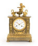 Horloges décoratives. Empire-style mantel clock