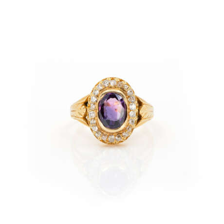 Ring with amethyst and diamond setting - фото 1