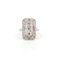 Art deco ring set with diamonds