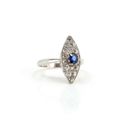 Ring set with a sapphire and diamond750 white gold, hallmarked, 16 old-cut diamonds, - фото 2