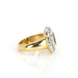 Ring with emerald diamond setting - photo 3